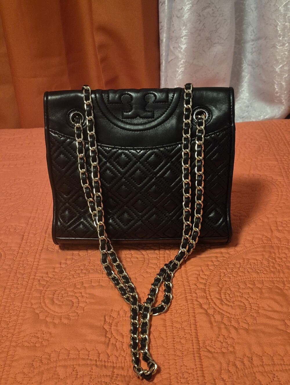 Chic Black Quilted Shoulder Bag